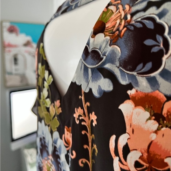 The Loft Floral short sleeve shirt - Picture 3 of 6